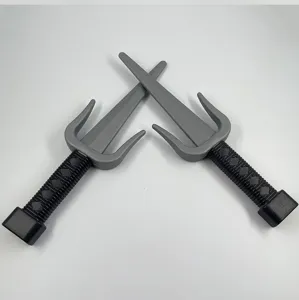 Halloween plastic ninja wapen drietand en dolk cosplay kostuum accessoire detailweergave