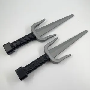 Kunststof speelgoed sai 2-delige set halloween ninja dolk cosplay kostuum accessoires