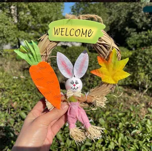 Osterhase Strohkranz Hängendekoration mit süßem Karotten und Willkommensschild für Heimdekoration.
