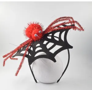 Halloween Spinnen Haarreif Detailansicht mit glitzernder roter Spinne auf schwarzem Netz.