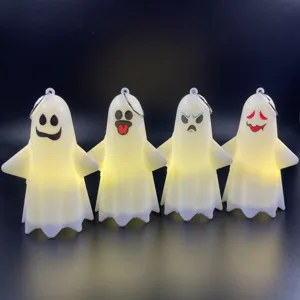 Ciondoli fantasma LED per Halloween, simpatiche decorazioni luminose da appendere per feste.
