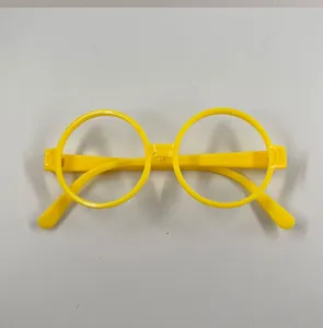 Detail view of the bright yellow round plastic glasses frame, ideal for fun parties and cool cosplay.