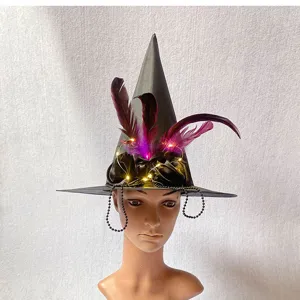 Cappello da strega Halloween LED luminoso con piume e perle per costume da festa dettaglio