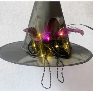 Cappello da strega nero di Halloween piume viola luci LED perle costume da festa copricapo
