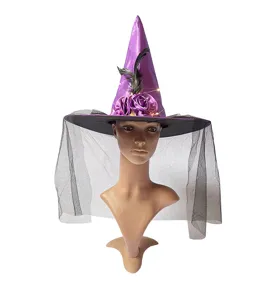 Halloween lila Hexenhut mit schwarzem Schleier Feder und LED Lichtern fuer Party
