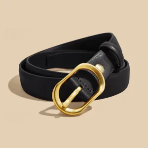 Élégante ceinture en cuir noir pour femme avec boucle dorée pour robe et usage quotidien.