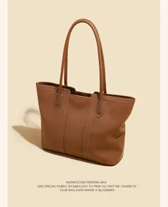 Braune Leder-Tasche mit Doppeltragegurten und eleganten Nähten für den Alltag und Arbeit