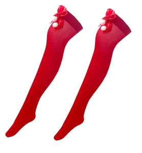 Nahaufnahme roter Weihnachtsstiefel-Oberschenkelstrümpfe mit Satinschleife und weißen Bommeln.