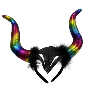 Serre-tête cornes de diable métalliques colorées avec plumes noires pour fête d'enfants.
