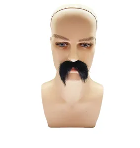 Gros plan détaillé d'un faux moustache noir comme accessoire de costume de fête.
