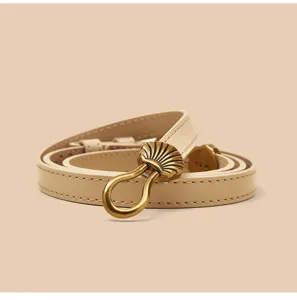 Elegante smalle dames lederen riem met vintage schelp gesp voor jurken en jassen.