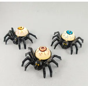 Halloween leuchtendes Spinnenspielzeug mit blutigem Augapfel-Design für gruselige Partydeko.