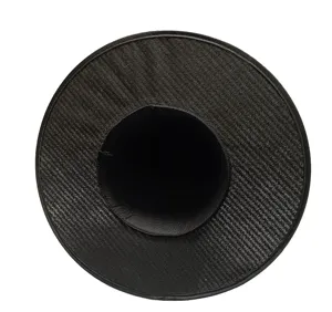 Détail chapeau de sorcière noir Halloween, large bord casquette de sorcier classique.