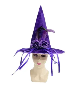 Sombrero de bruja de Halloween morado con plumas y rosas de tela para disfraz de fiesta.