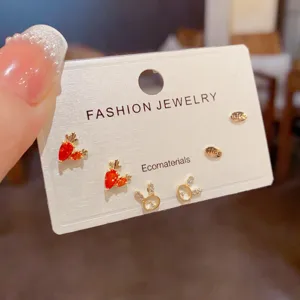 Ensemble de boucles d'oreilles lapin et carotte, bijoux délicats et élégants pour tous les jours.
