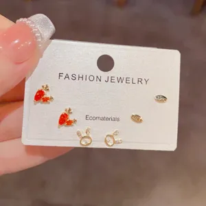 Joli ensemble de boucles d'oreilles carotte et lapin, bijoux fantaisie tendance pour femmes.