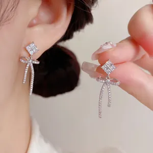 S925 Silber Nadel Zirkonia Schleife Quaste Ohrringe, elegante und glänzende Modeschmuck.