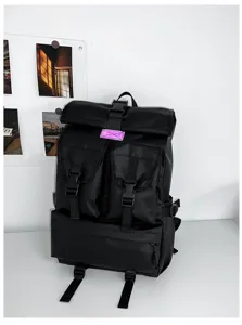 Zaino roll-top nero impermeabile da uomo, borsa scolastica tattica con tasche multiple.