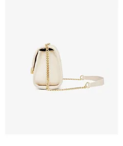 Detailed side view of the elegant beige leather shoulder bag showcasing refined gold chain strap.