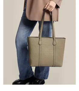 Stylish crocodile pattern tote bag for women, large capacity shoulder bag for daily commuting.
