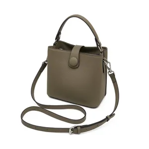 Sac seau élégant en cuir véritable avec poignée et bandoulière réglable pour femme chic quotidien.