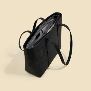 Black crocodile pattern tote bag for women, large capacity commuting shoulder bag with zipper.