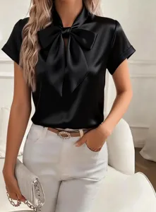 Blusa de satén de manga corta para mujer con elegante lazo al cuello, top negro.