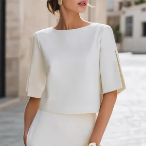 Top corto minimalista bianco collo tondo maniche corte spacchi donna moda estate chic