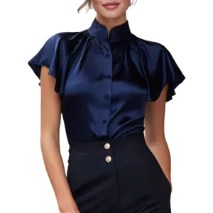 Elegante camicetta da donna in raso con colletto alla coreana e maniche a volant.