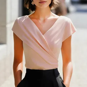 Mujer verano manga corta cruzada cuello V slim fit elegante top casual de vista principal.