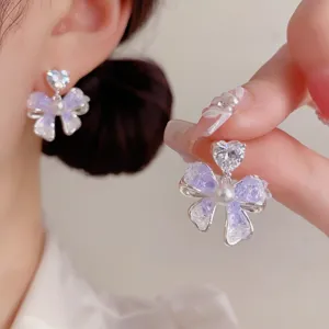 Pendientes de lazo de cristal elegantes con circonita de corazón y perla para mujeres.