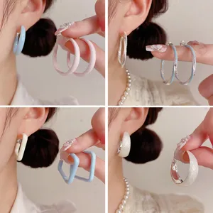 Set di orecchini a cerchio pastello chic, elegante design geometrico per donne eleganti.