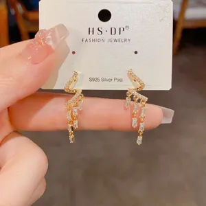 Boucles d'oreilles tendance piques en argent 925 cristal glands torsades femme.