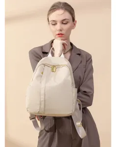 Zaino casual beige da donna leggero ed elegante, perfetto per il lavoro quotidiano e viaggi.