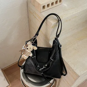 Bolso de hombro de cuero negro de gran capacidad estilo coreano casual con colgante de oso
