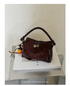 Bolso de mujer de ante marron retro elegante bandolera otono invierno bolsa de mano detalle