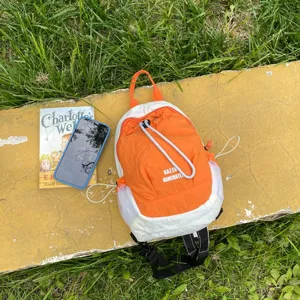 Mochila pequeña de exterior naranja blanca ligera casual versátil deporte senderismo