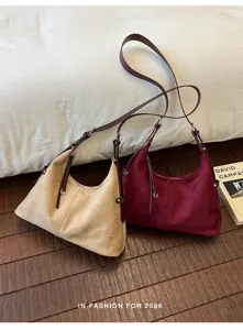 Klassieke suède schoudertas voor dames, retro hobo crossbody tas met grote capaciteit.