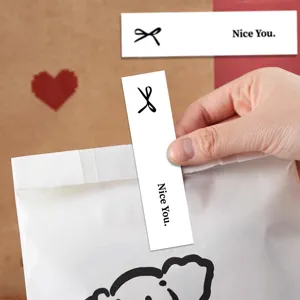 Gedetailleerd overzicht van zwart-witte lange sluitstickers, ideaal voor bakkerijverpakkingen.