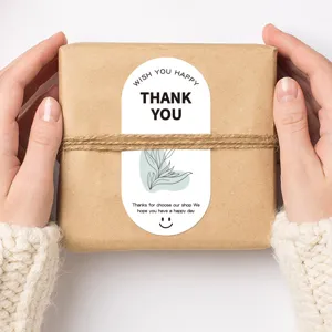 Detalle de pegatina de agradecimiento ovalada en caja de regalo, etiqueta decorativa de embalaje