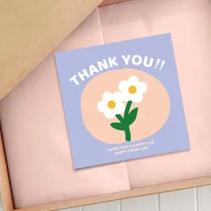 Vista detallada de la tarjeta de felicitación cuadrada con flores y texto bonito para regalos.