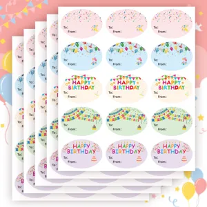 Vue detaillee des planches d'autocollants d'anniversaire colores avec des motifs mignons cadeaux.