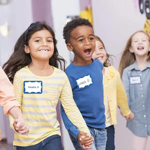 Kinder Namensaufkleber für Schulbedarf, bunte selbstklebende Namensschilder für den Unterricht.