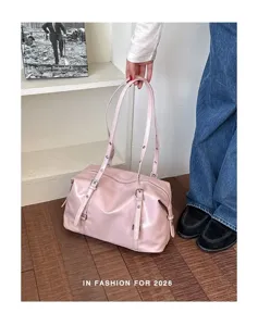 Sac à main Boston en cuir verni rose, sac porté épaule élégant grande capacité pour femmes.