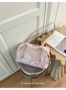 Sac à main bandoulière Boston en cuir vernis rose, grand sac élégant pour femmes.