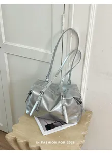 Sac à bandoulière métallisé argenté, grand sac Boston en cuir PU pour femme mode chic.