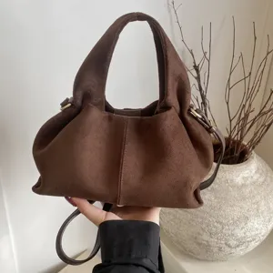 Braune Wildleder Handtasche für Damen, stilvolle Pendler Umhängetasche mit Retro Design.