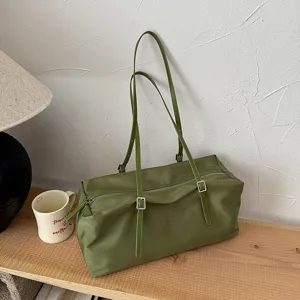 Grüne Nylon Umhängetasche lässige Tote Bag minimalistische Pendler Reisetasche Detail.