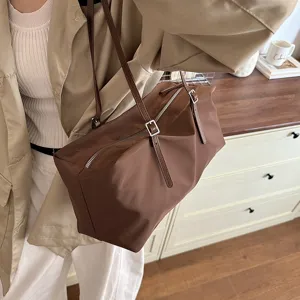 Braune lässige Tote Bag für Damen, stilvolle Reißverschluss-Umhängetasche für Pendeln und Reisen.