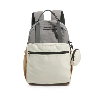 Sac à dos décontracté pour femmes, sac de voyage léger avec une petite pochette assortie.